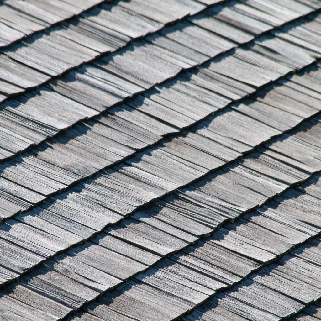Toiture en tavillons de bois